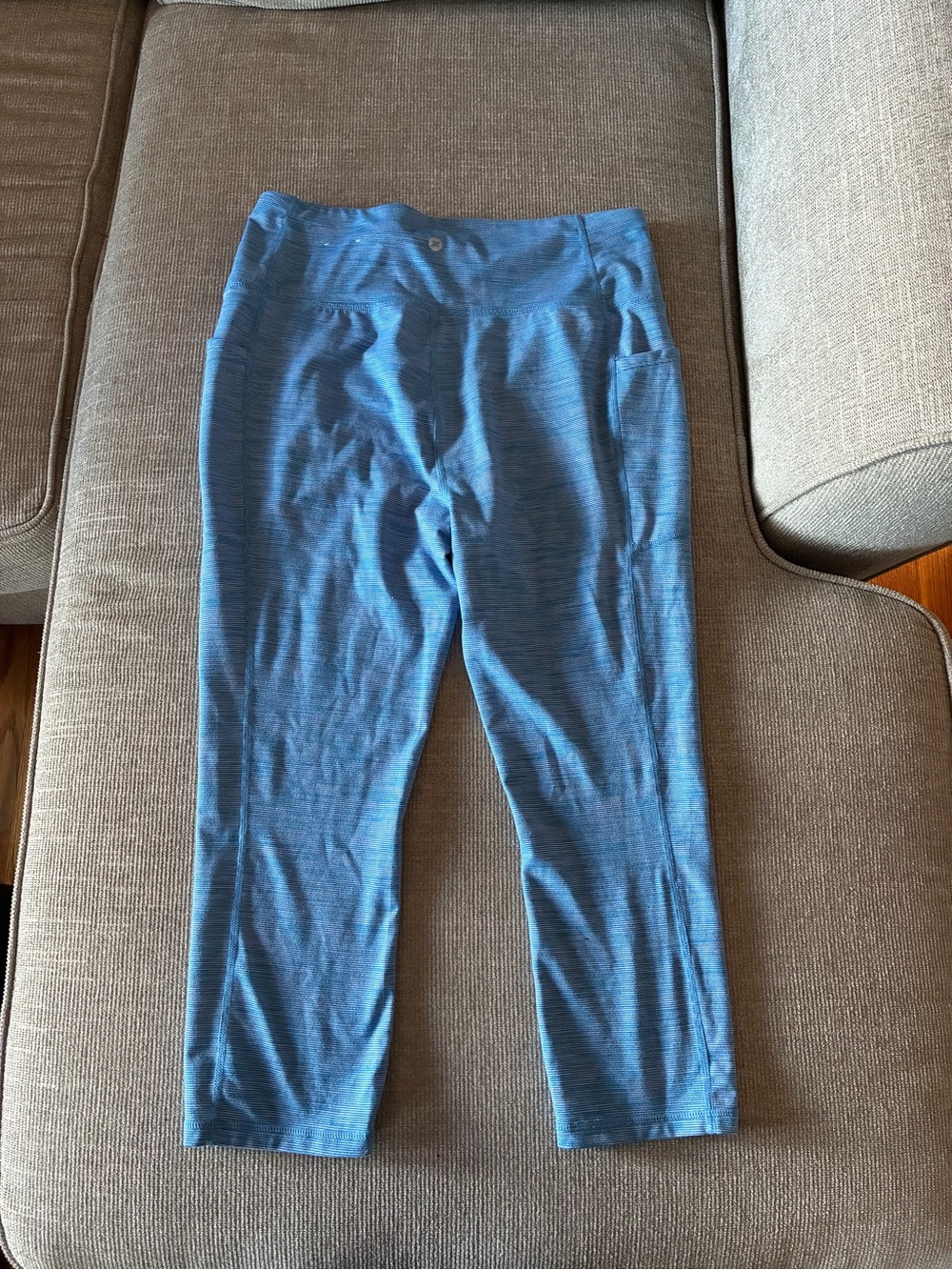 Women’s Blue Active Capri Leggings - Picture 4 of 4